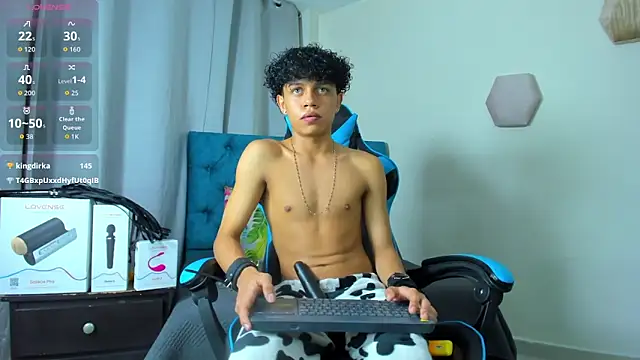 Snapshot of _taylor_black chatting on September 11, 1:37 am  taylor black online show from September 11, 1:37 am