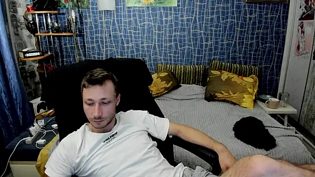 CuteBoy228 online show from March 18, 6:55 pm