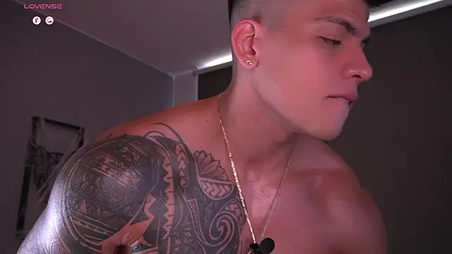 tyler muscle1 online show from October 26, 2:30 pm