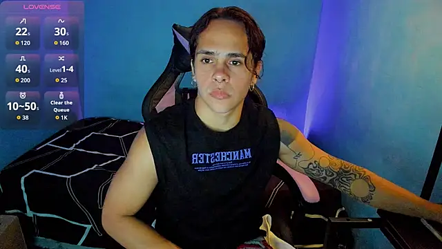 Snapshot of Maximiliano_scoott__ chatting on October 7, 8:02 pm Maximiliano scoott   online show from October 7, 8:02 pm