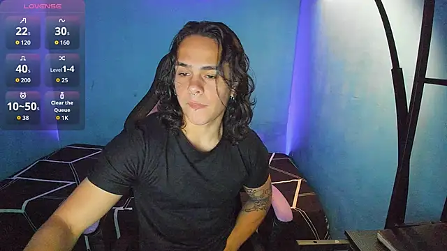 Snapshot of Maximiliano_scoott__ chatting on October 15, 6:48 pm Maximiliano scoott   online show from October 15, 6:48 pm