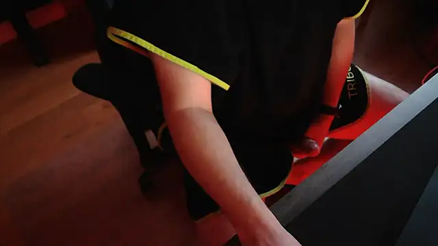 Hairyfred73 online show from March 29, 5:51 am