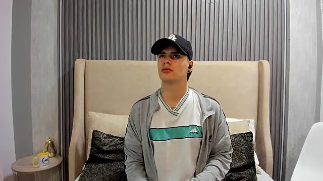 BenitoSaenz online show from October 18, 3:44 am