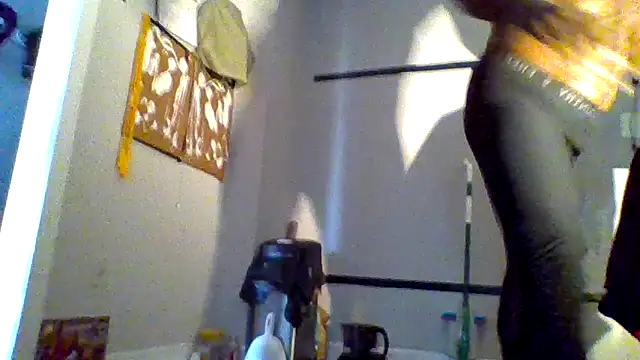 JezOne555 online show from December 5, 6:15 pm