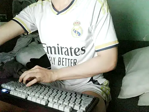 boyhigh1997 online show from April 6, 9:43 am