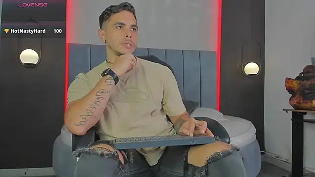 Liam walk  online show from March 30, 10:11 pm