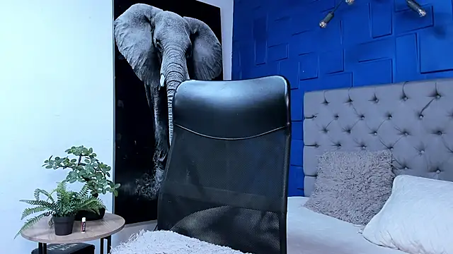 andres-clark92 online show from October 31, 7:39 pm