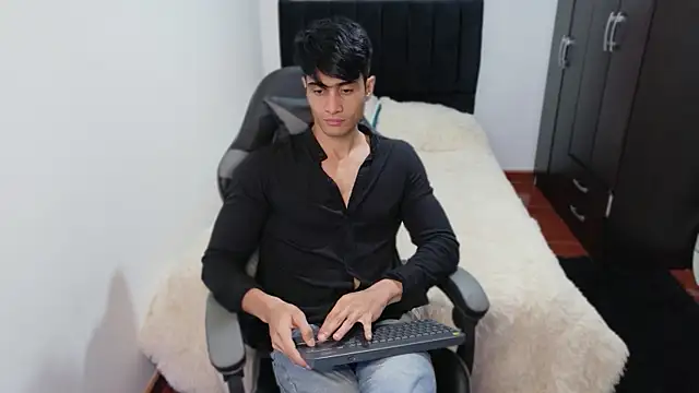 Snapshot of stylish_men chatting on October 21, 2:09 pm stylish men online show from October 21, 2:09 pm