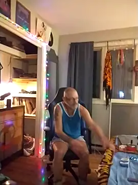 FoxnMouse online show from April 25, 4:48 am