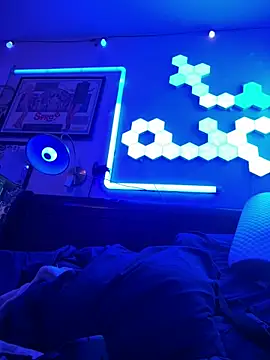 TheGreenEyedBear online show from December 7, 8:00 am