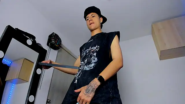 Mateo Escobar online show from September 23, 12:21 am