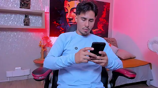 Snapshot of loghan_fox chatting on October 7, 3:43 am loghan fox online show from October 7, 3:43 am