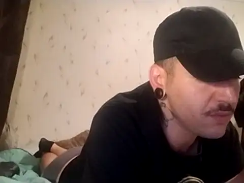 Snapshot of JuicyBigcock@xh chatting on October 27, 11:40 pm JuicyBigcockxh online show from October 27, 11:40 pm
