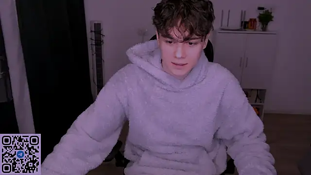 Tom-Eros online show from April 17, 8:00 pm