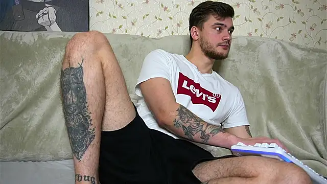 johnstoneisland online show from November 30, 9:44 am