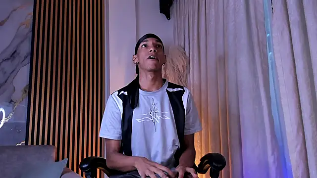 JulienSaint online show from March 13, 11:29 am