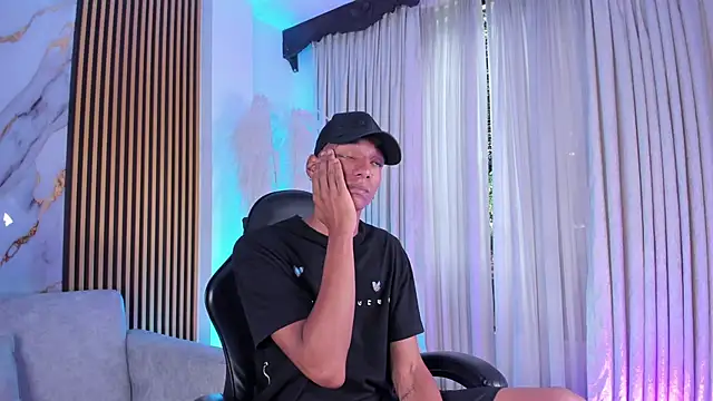 JulienSaint online show from October 27, 12:29 pm