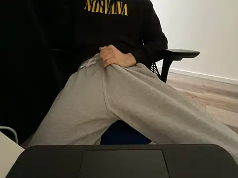 Frankieyyy1 online show from April 19, 5:51 am