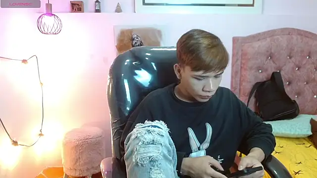 nathanclay online show from November 9, 3:32 am