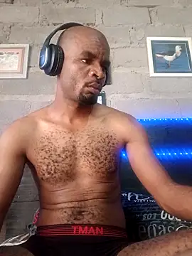 mdavazo00 online show from April 8, 12:47 pm