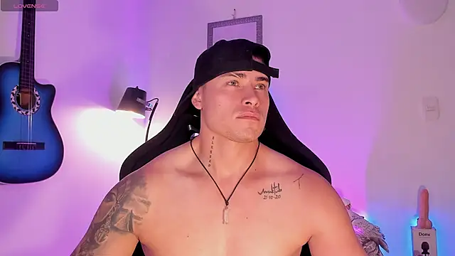 connorsmiith online show from June 3, 2:33 pm