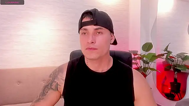 connorsmiith online show from April 13, 11:49 pm