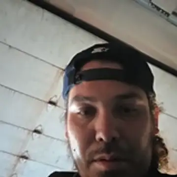 luis97fer online show from April 16, 1:44 pm