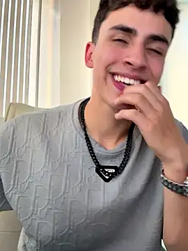 Snapshot of AdrianRinaldi chatting on October 20, 10:24 pm AdrianRinaldi online show from October 20, 10:24 pm