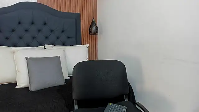 Hisoka 011 online show from April 11, 8:01 pm