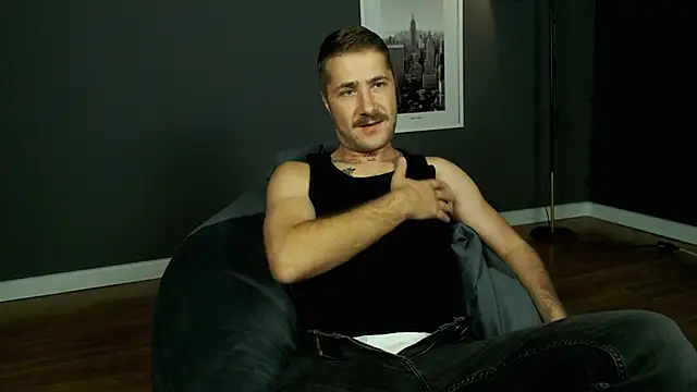 Snapshot of Mr_At_ chatting on October 7, 7:34 am Mr At  online show from October 7, 7:34 am