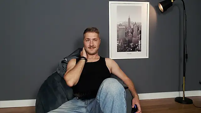 Snapshot of Mr_At_ chatting on September 23, 8:13 am Mr At  online show from September 23, 8:13 am