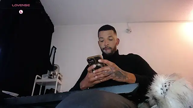 LickMyInk online show from December 14, 4:30 am