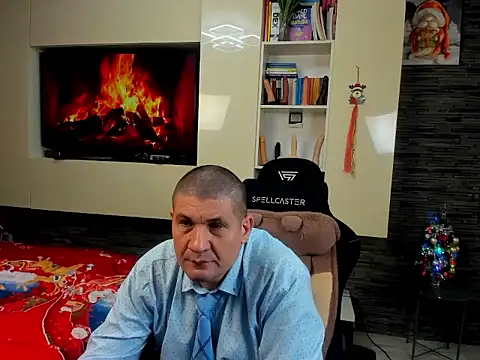 SpartacusDaddy48 online show from January 8, 6:46 pm