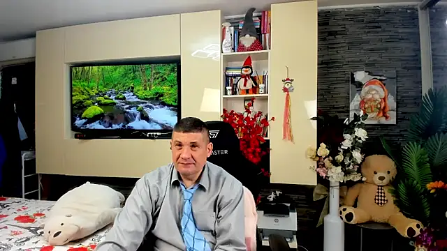 SpartacusDaddy48 online show from April 1, 12:18 pm