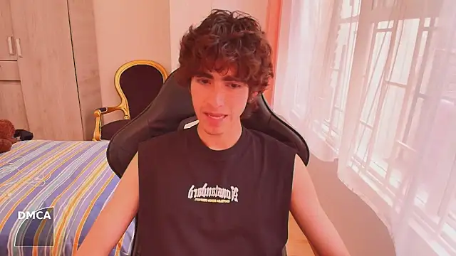 Nude Boy18 online show from October 2, 8:35 pm