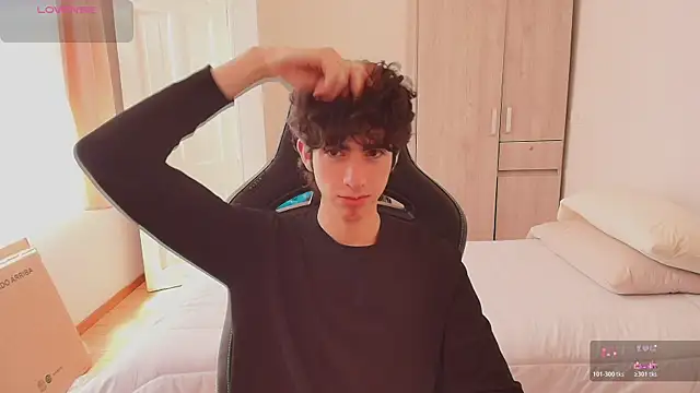 Nude Boy18 online show from June 3, 6:24 pm