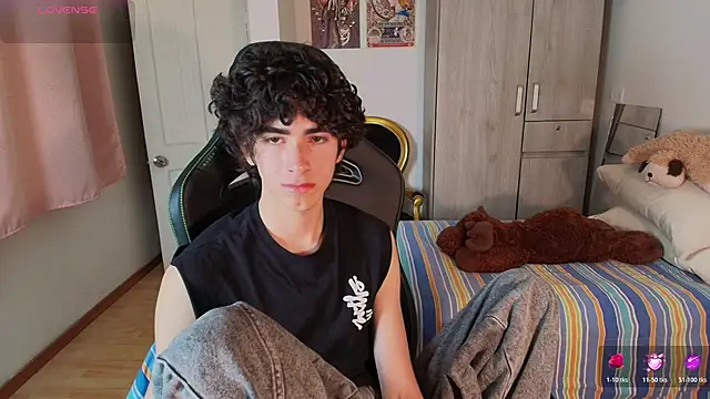 Nude Boy18 online show from April 8, 11:24 pm