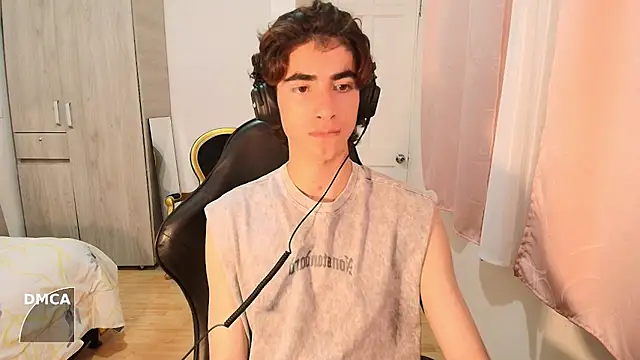 Nude Boy18 online show from September 24, 4:34 am