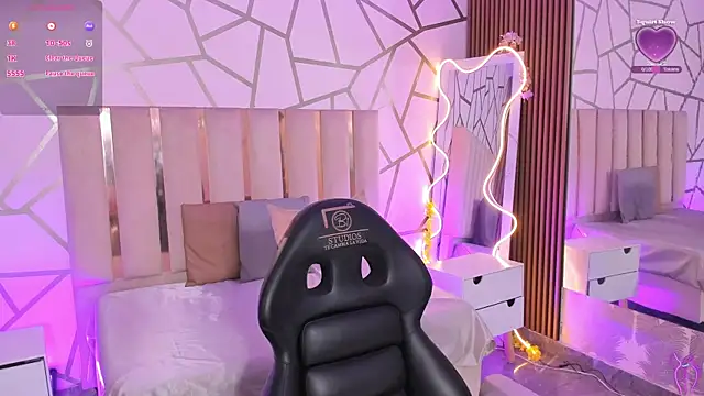 CYRUS TAY online show from April 11, 11:47 am