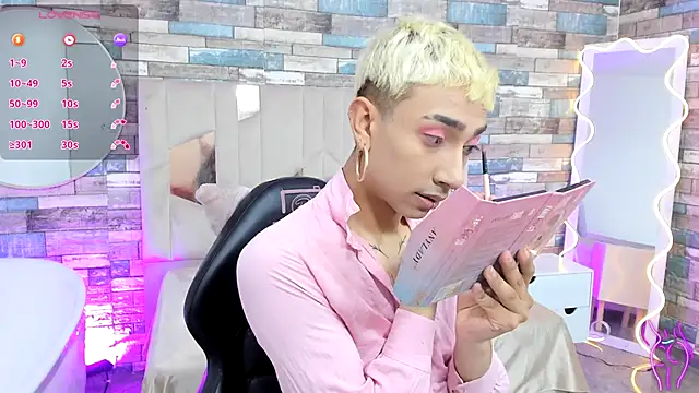 CYRUS TAY online show from May 28, 11:52 am