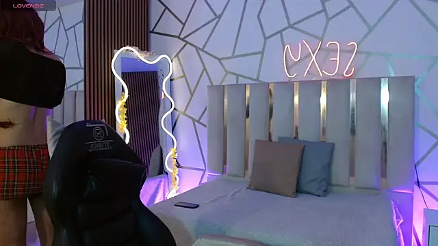 CYRUS TAY online show from December 17, 12:12 pm