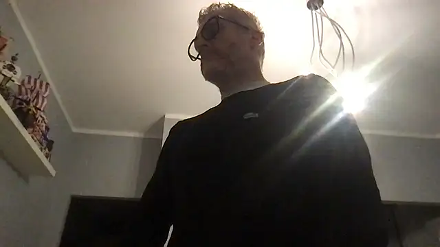 Axl hot online show from January 15, 4:20 pm