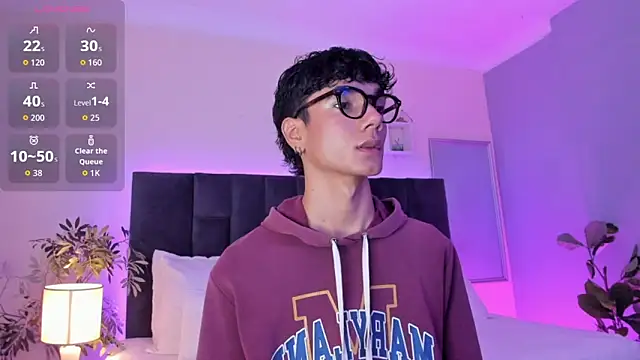 Phillicious   online show from November 16, 12:02 am