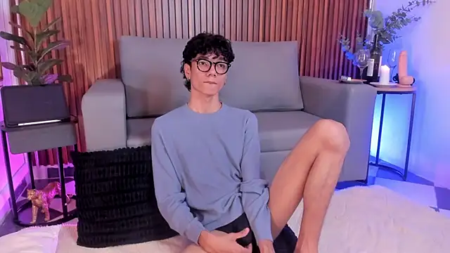 Phillicious   online show from February 15, 12:17 am