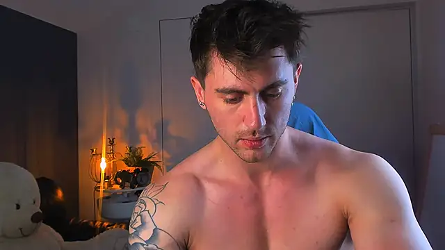 Snapshot of Oscar_Miller_ chatting on October 20, 10:13 pm Oscar Miller online show from October 20, 10:13 pm