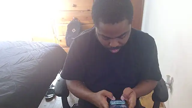 Snapshot of Breadwinnah chatting on October 20, 3:49 pm Breadwinnah online show from October 20, 3:49 pm