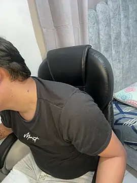 yesitwink  online show from April 10, 3:02 am