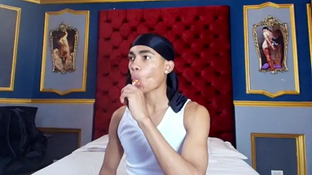 AlanCutee online show from December 15, 8:17 pm