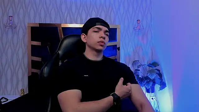 Eryonbradley online show from March 27, 11:27 pm