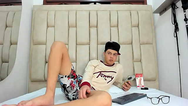 Felipe Cold online show from November 19, 2:44 am